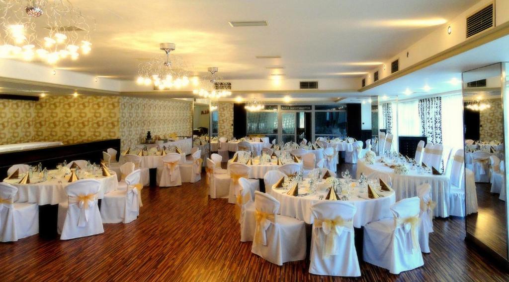 Hotel Druzba Michalovce Extérieur photo